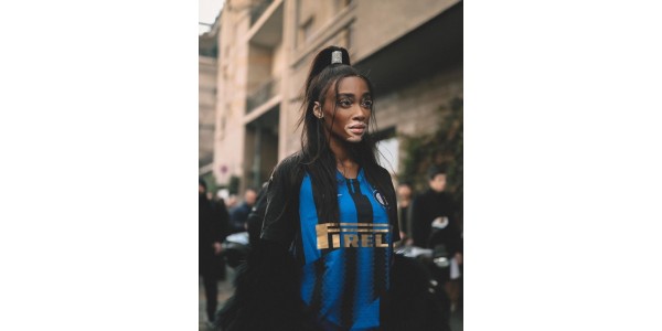 Camisolas comemorativas do Inter reveladas na Fashion Week